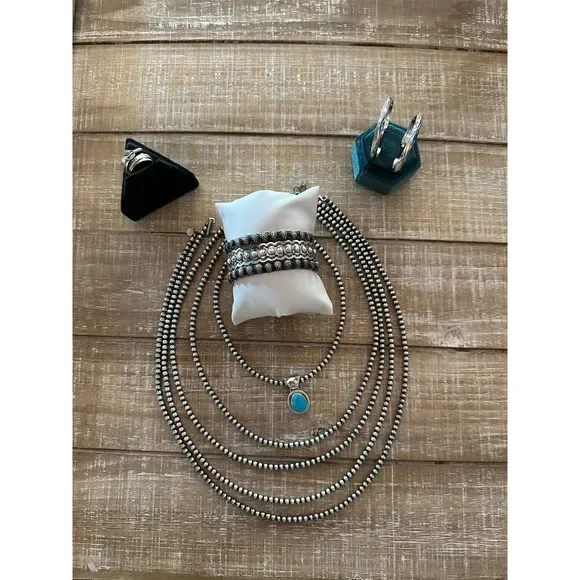 The Taylor Necklace Collection - Picture 4 of 9